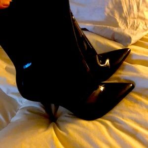 Black patent leather low boots
